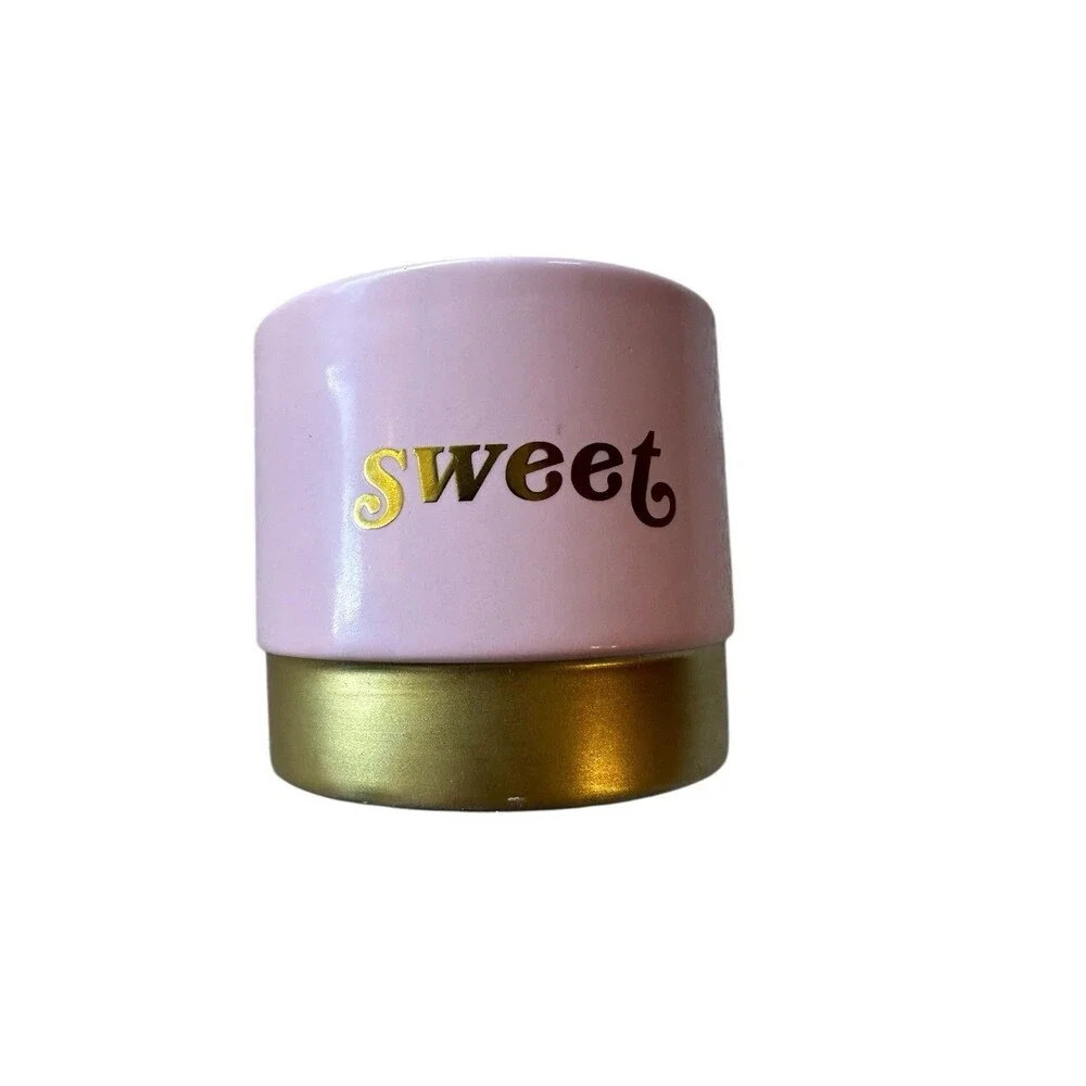 Northern Lights 12oz Scented Candle Sugar Kisses in Pink  & Gold Ceramic Jar